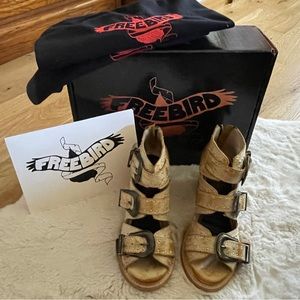 NWOT Freebird Violet Women’s Sz. 7 in Banana